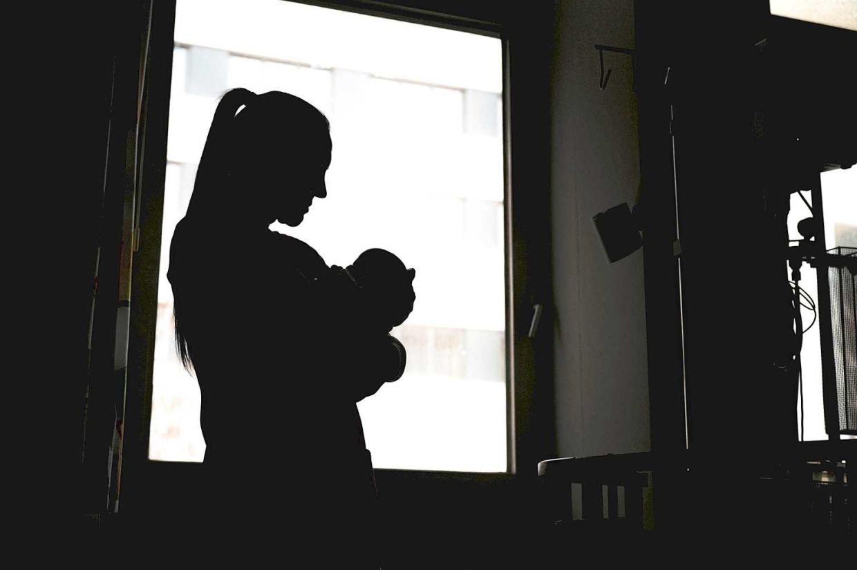 FILED - Across the US since 2020, 101 rural hospitals have stopped delivering babies or announced they soon will, according to a recent report from the Center for Healthcare Quality & Payment Reform. Photo: Sina Schuldt/dpa