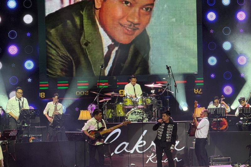 Cakra menghiburkan peminat dengan lagu Bunyi Gitar.