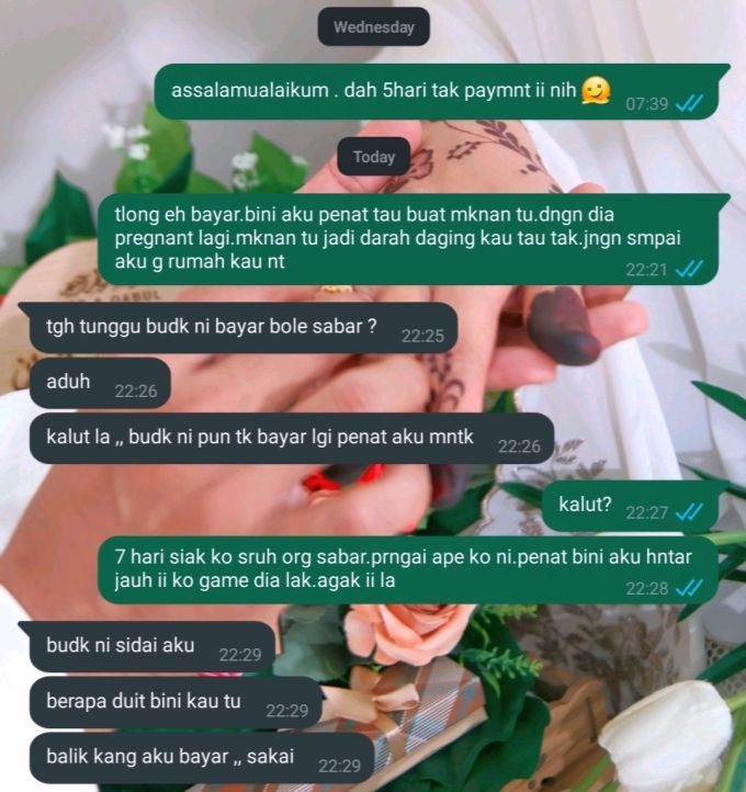 Mesej antara suaminya dan pelanggan terbabit. 