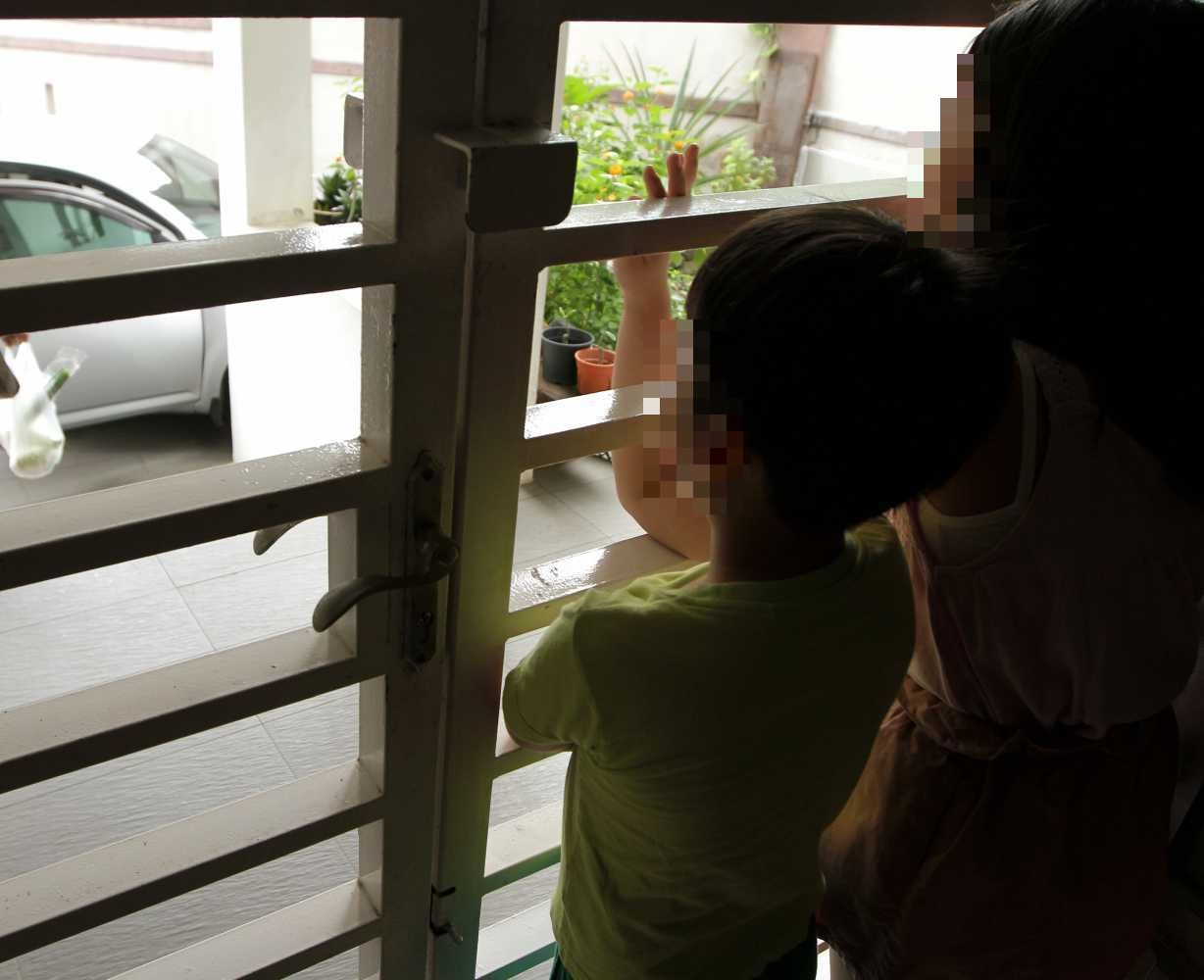 Parent buying groceries without bringing their kids along. —YAP CHEE HONG/The Star