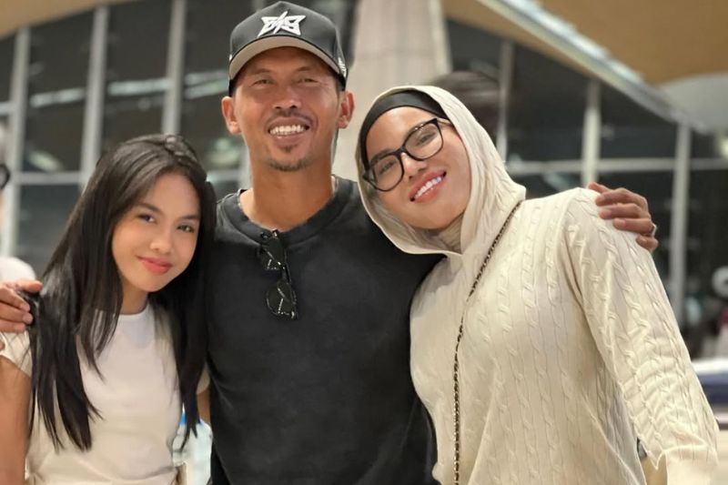 Thalita (kiri) merupakan anak kedua Shuib.