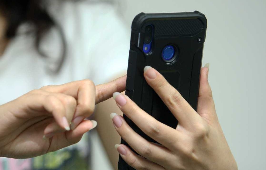 Story on educate student/secondary school how to using sosial media correctly.