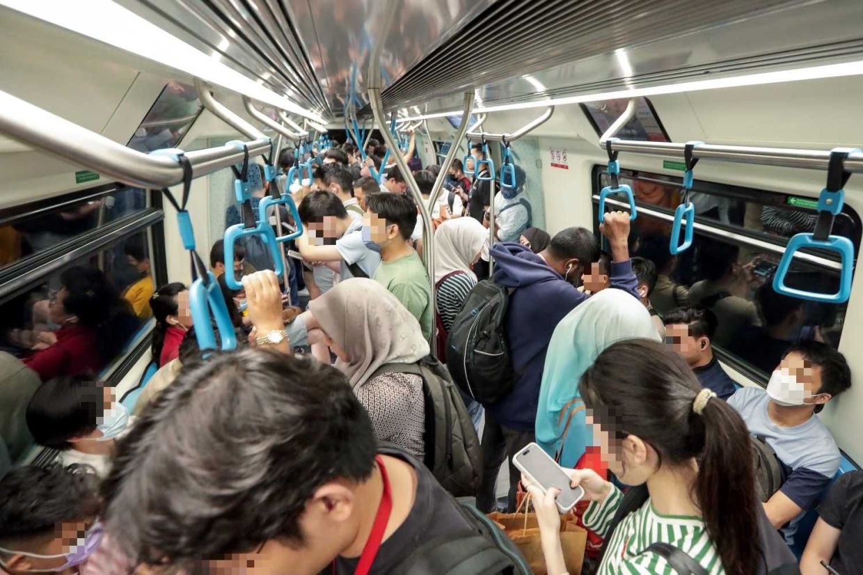 MRT commuters crowded at Bukit Bintang station. —YAP CHEE HONG/The Star