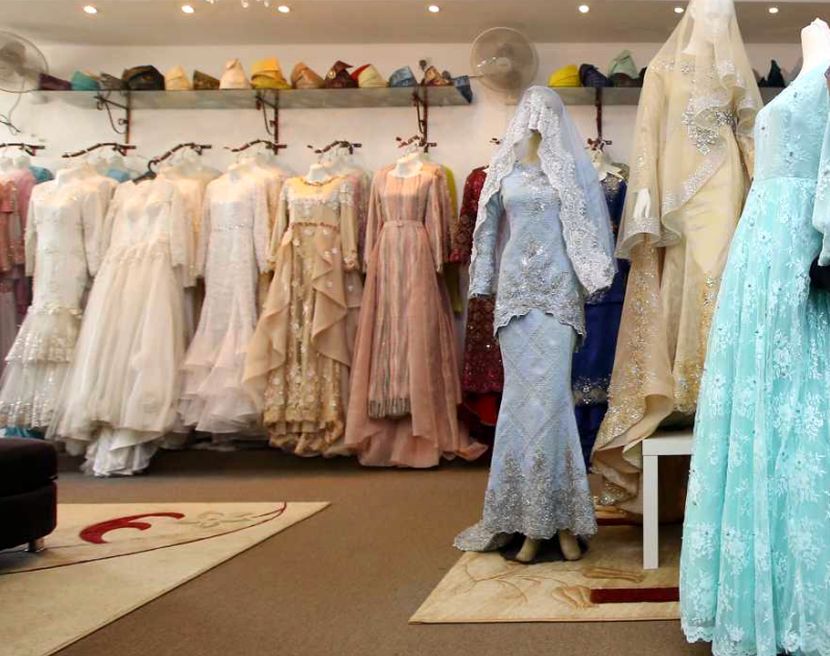 Busana pengantin antara perkara yang sering dititikberatkan. -Gambar hiasan