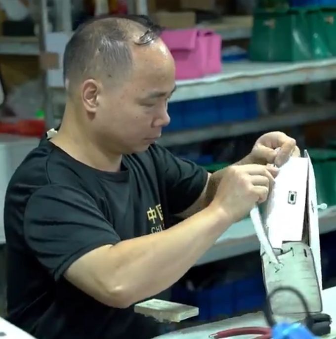 Kebanyakan produk dan barangan dihasilkan di China. -Gambar hiasan