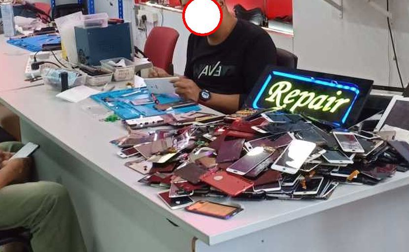 Perkhidmatan membaiki telefon bimbit dan laptop sangat diperlukan pada masa ini. -Gambar hiasan