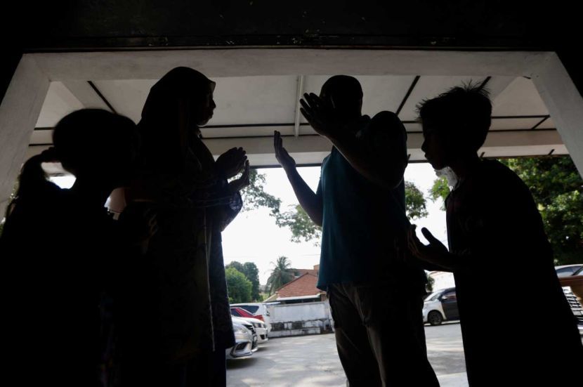 Keluarga bahagia adalah impian setiap individu. -Gambar hiasan