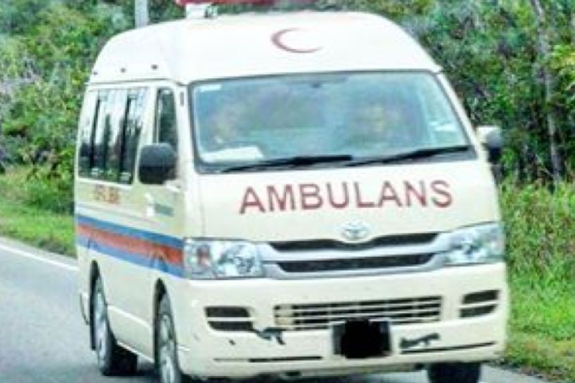 Menanti hingga ambulans tiba adalah langkah terbaik dalam menguruskan mangsa kemalangan. -Gambar hiasan
