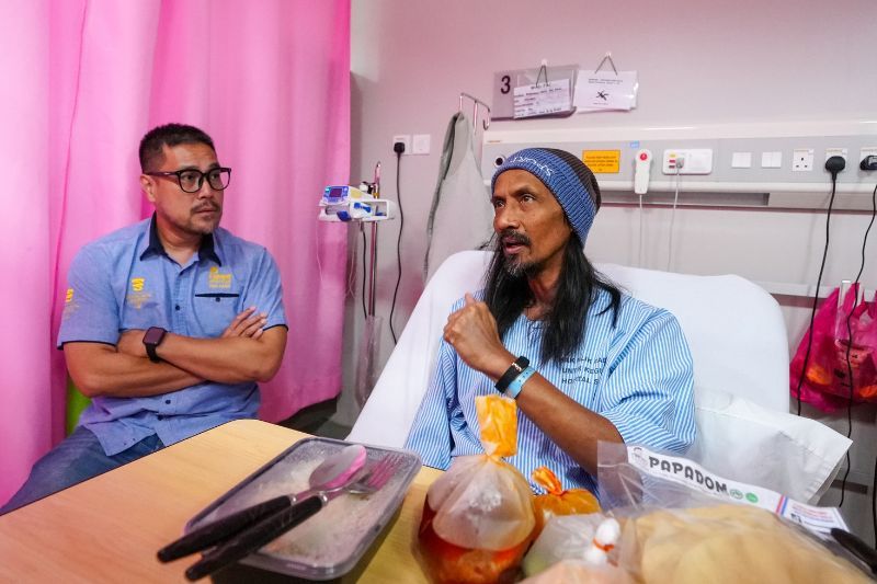 Zed (kiri) turut bersama dalam kunjungan Ziarah Madani Finas bersama Soffi.