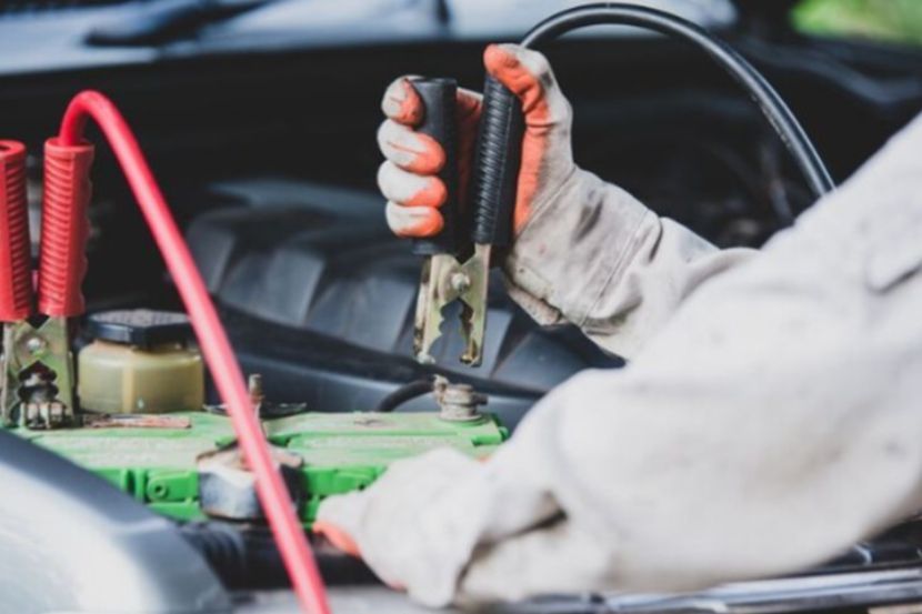 Pemandu perlu mengambil tahu selok belok kenderaan seperti jangka hayat bateri. -Gambar hiasan