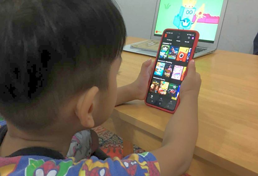 Gajet tidak sesuai diberikan kepada kanak-kanak bawah usia dua tahun. -Gambar hiasan