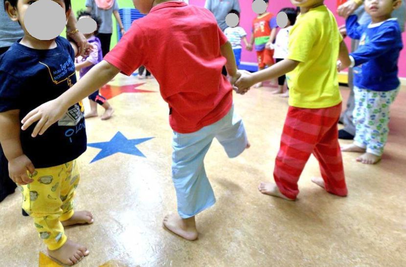 Kanak-kanak perlu diberikan makanan bergizi untuk membantu tumbesaran. -Gambar hiasan
