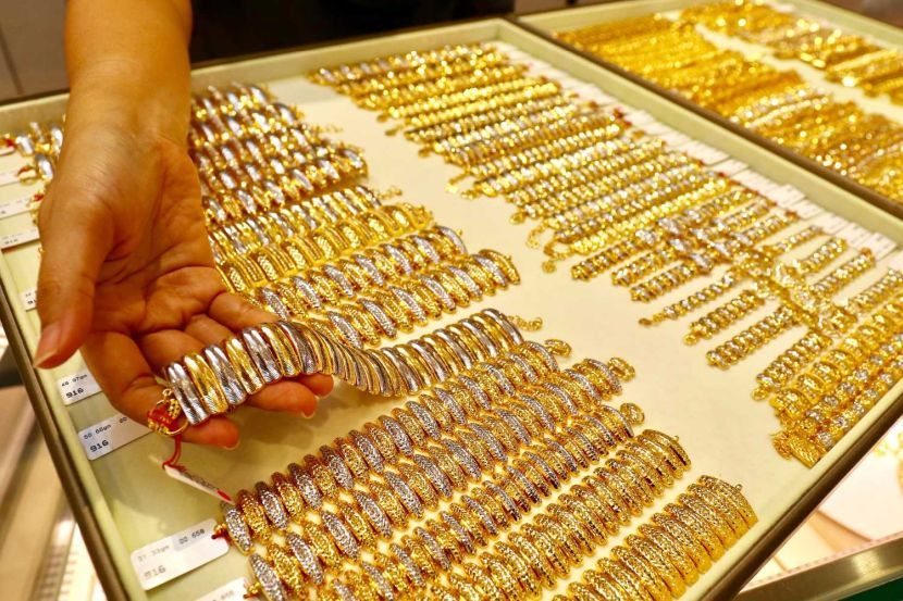 A various of gold displayed for the sale at Tomei Headquarters in Kuala Lumpur. Tomei Gold & Jewellery give reward RM100 for customers who buy gold from August 7, 2020 until August 9, 2020 at their headquarters. FAIHAN GHANI/The Star.* Any information can contact Christine Lim (012-6093327).