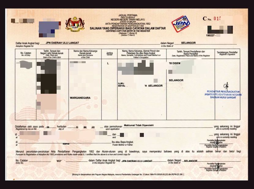 Sijil pengangkatan yang dikongsikan wanita ini untuk rujukan masyarakat.