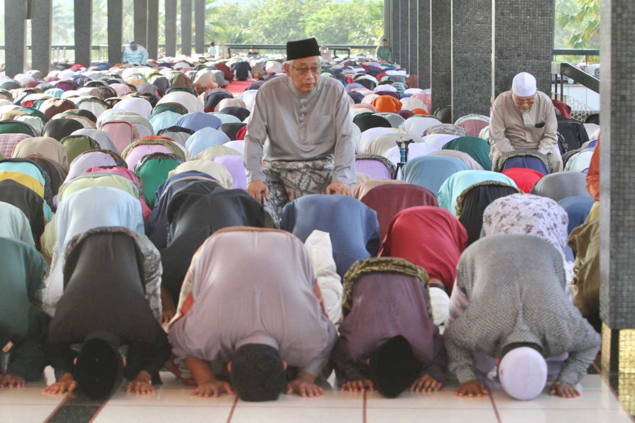 Kebanyakan umat Islam gemar melakukan solat jemaah. -Gambar hiasan