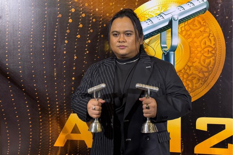 Ryenald meraih kejayaan dalam kategori Artis Baru Terbaik dan Vokal Lelaki Terbaik.