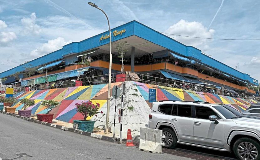 Arked niaga antara lokasi popular di Padang Besar.