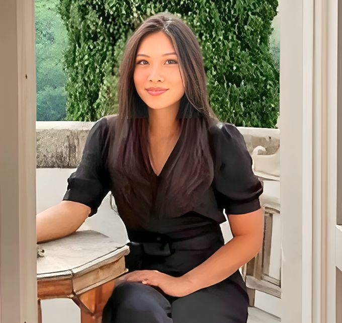 Cik Afzaa Fadini merupakan alumni Kings College.