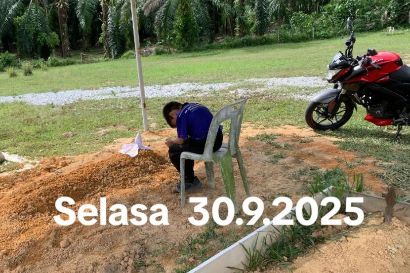 Qarnain meluangkan masa menziarahi pusara Abdul Fatah selepas sekolah.