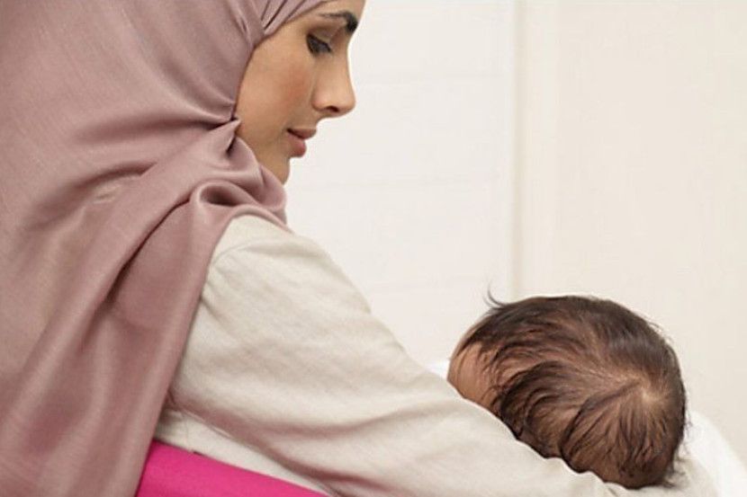 Anak yang sakit memerlukan perhatian rapi daripada ibunya. -Gambar hiasan