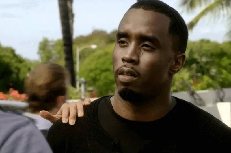 Diddy hanya tertunduk saat hukuman dibacakan oleh hakim.