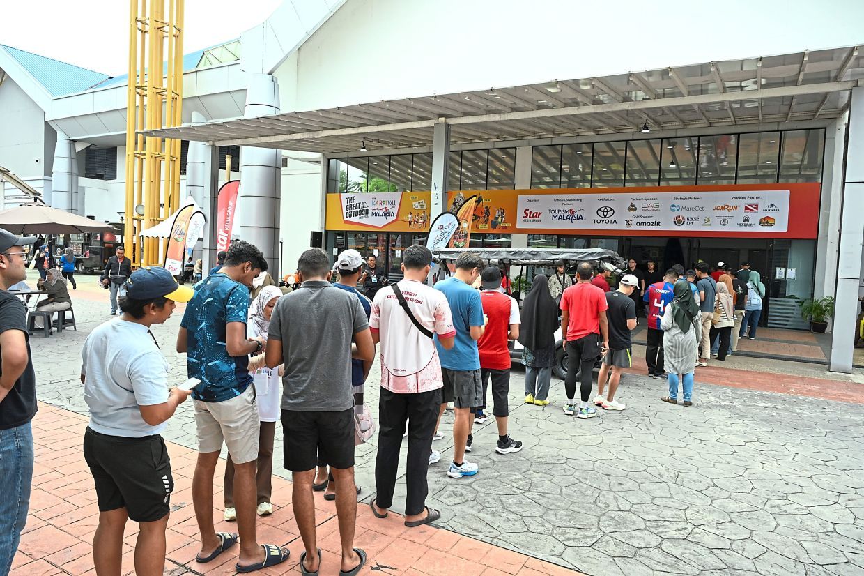 Throngs of visitorsat The Great Outdoor Expo and Karnival Cuti-Cuti Malaysia 2025, promoting local adventure and tourism. — RAJA FAISAL HISHAN/The Star. — RAJA FAISAL HISHAN/The Star