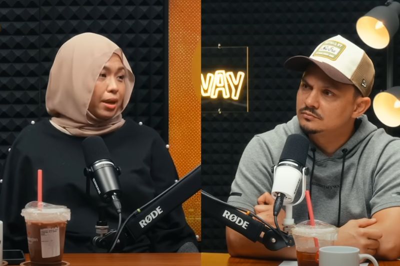 Ieda (kiri) membuat perkongsian menerusi podcast Aididitmyway.
