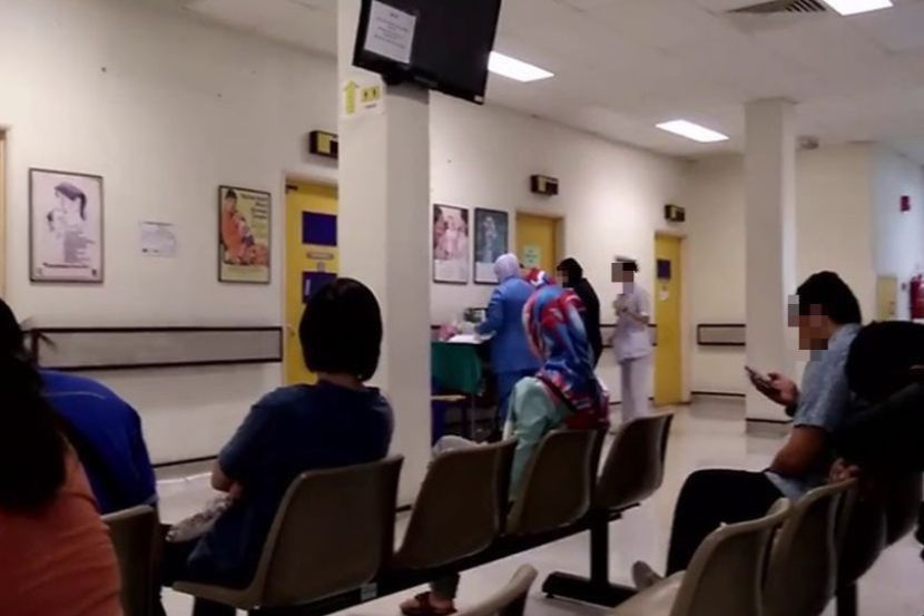 Keadaan di klinik kesihatan sentiasa dipenuhi dengan pesakit. -Gambar hiasan