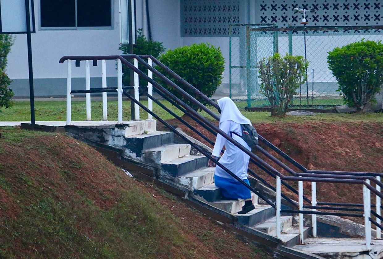 A situation secondary school with students arrive at the morning during reopened after long holidays in conjunction of Chinese New Year at Rawang.— FAIHAN GHANI/The Star