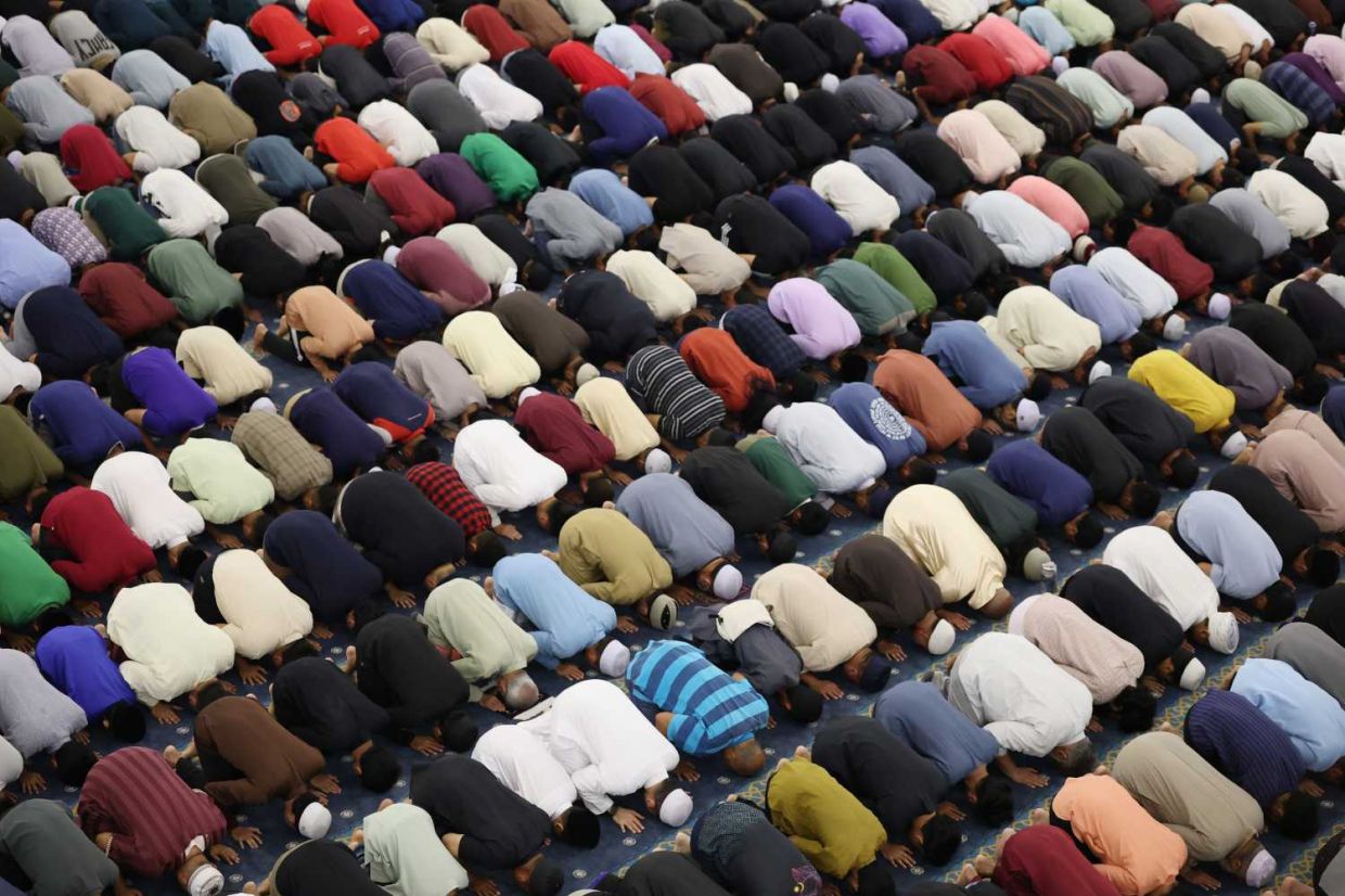 Muslims perform tarawih prayers to welcome the holy fasting month of Ramadan at the National Mosque in Kuala Lumpur, March 1, 2025. — GLENN GUAN/The Star