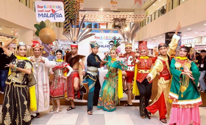 Dancers from the National Department For Culture and Arts, Pahang pictured at the Cuti-Cuti Malaysia Carnival co-organised by Star Media Group Berhad (SMG) and Tourism Malaysia at Kuantan City Mall, Pahang on Sept 20. — AZLINA ABDULLAH/The Star