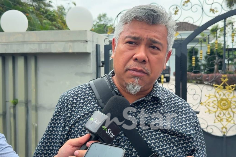 Muhammad Taufik sebagai wakil syarikat AH Design Communication.