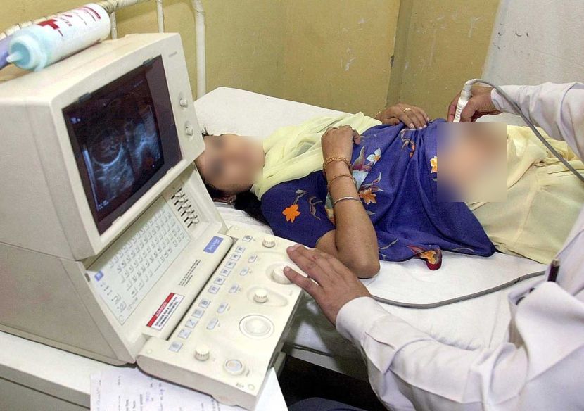 Neeta, four-months-pregnant, undergoes an ultrasound test to monitor the developing foetus at a hospital in New Delhi 06 June 2002. The Indian cabinet amended 31 May India's Prenatal Diagnostics Act, 1994 preventing doctors from performing routine ultrasounds on pregnant women below 35 years of age.The special ordinance has to be signed by President K.R Narayanan for it to become effective and then ratified by both houses of parliament within six months to remain a law. AFP PHOTO/Prakash SINGH *** Local Caption *** Parents start bonding with their ‘baby’ the minute they see the first scan, more so for older mothers, who are usually scanned more frequently.Mindful concerns.For baby’s sake: There is convincing argument for screening all mothers for stress during pregnancy.20070227StarTwoPg12.- Yusof