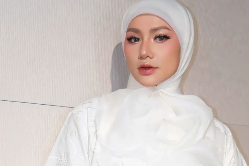 Elly berharap peminat sentiasa mendoakan kebaikan buat semua.