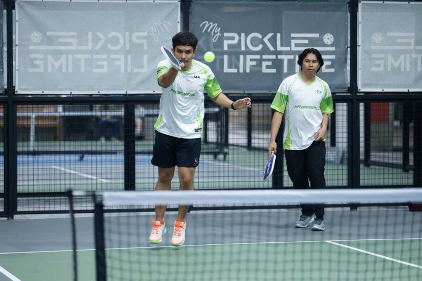 Safwan dan Fairuz juara perlawanan pickleball.