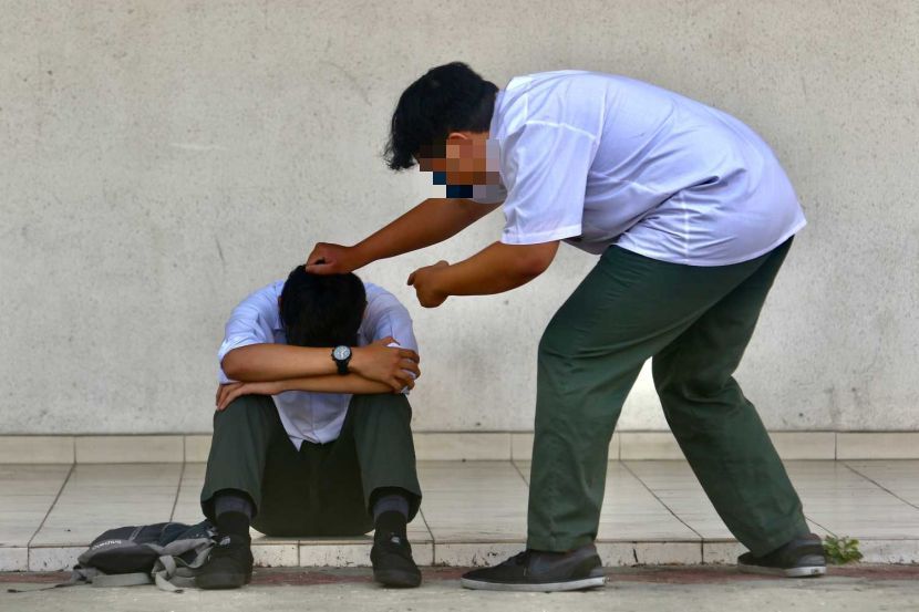 Story on student bully incident, picture showing a few student are bullying a other student while recording the incident. Just posing photo by model. — FAIHAN GHANI/The Star