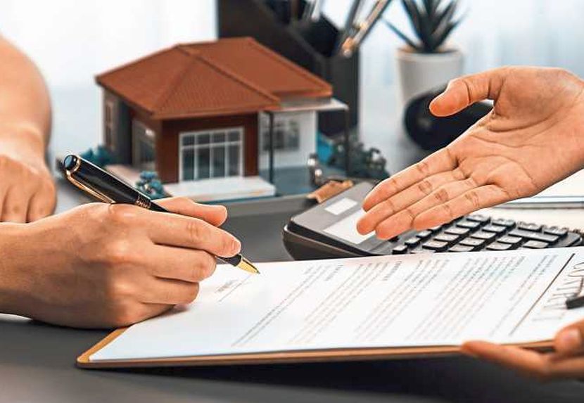 Pinjaman kewangan sering dibuat untuk pembelian rumah. -Gambar hiasan