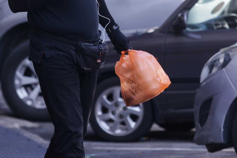 A food delivery rider was seen holding the food wrapped with single use plastic bags at Pasar Moden Seksyen 6 in Shah Alam yesterday. — IZZRAFIQ ALIAS/The Star