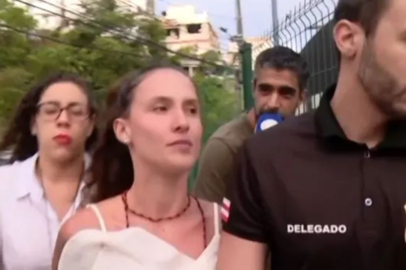 Melissa (dua kiri) menafikan dakwaan dia mengedar ganja. -Foto TV Bahia