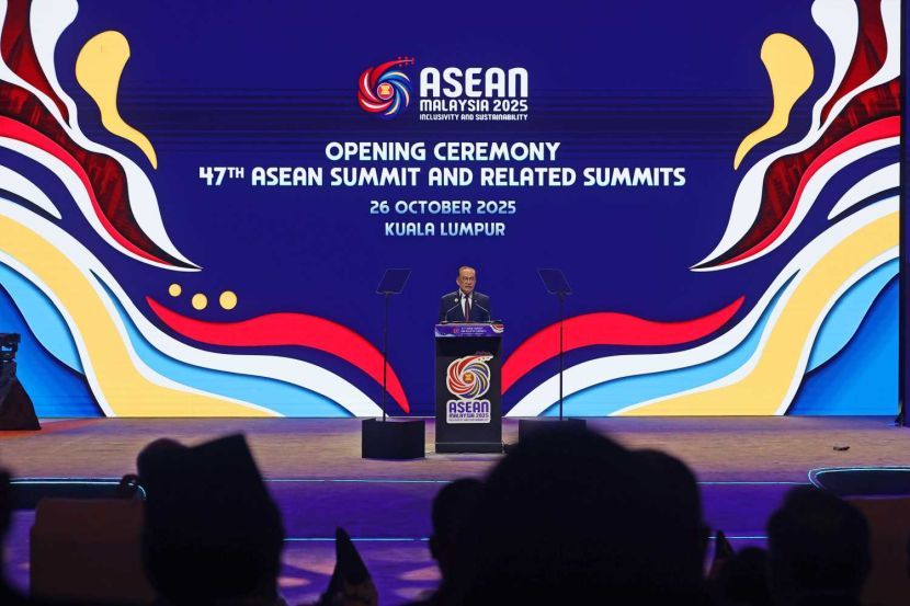 KUALA LUMPUR, Oct 26 — Prime Minister Datuk Seri Anwar Ibrahim delivers his speech at the opening ceremony of the 47th ASEAN Summit and Related Summits at the Kuala Lumpur Convention Centre (KLCC) today.-- fotoBERNAMA (2025) COPYRIGHT RESERVEDKUALA LUMPUR, 26 Okt — Perdana Menteri Datuk Seri Anwar Ibrahim menyampaikan ucapan pada majlis perasmian Sidang Kemuncak ASEAN ke-47 dan Sidang Kemuncak Berkaitan di Pusat Konvensyen Kuala Lumpur (KLCC) hari ini.-- fotoBERNAMA (2025) HAK CIPTA TERPELIHARA