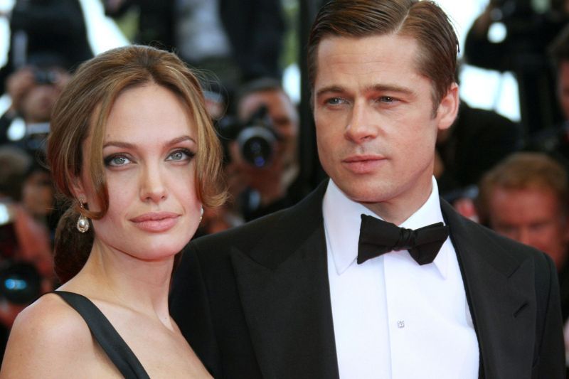 Pitt (kanan) ingin menuntut hak ke atas isu penjualan ladang wain milik mereka.