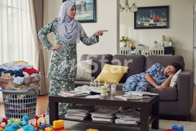 Kebanyakan wanita berkerjaya mengambil pembantu rumah untuk memudahkan urusan rumah tangga. -Gambar hiasan AI