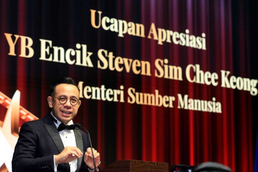 Steven Sim memaklumkan dua Pusat Rehabilitasi Perkeso baharu telah dibuka masing-masing di Kuala Terengganu dan Masjid Tanah, Melaka. - Foto CHAN TAK KONG/SMG