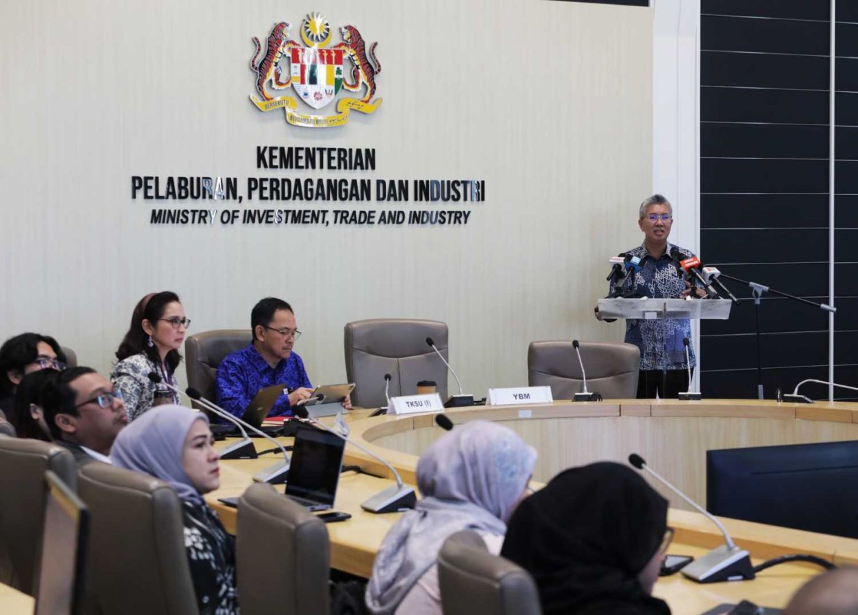 Minister of Investment, Trade and Industry Datuk SeriTengku Zafrul Aziz briefing the media on MITI Third Quarter 2025 Performance Report Card at Menara MITI, Kuala Lumpur.—SAMUEL ONG/The Star