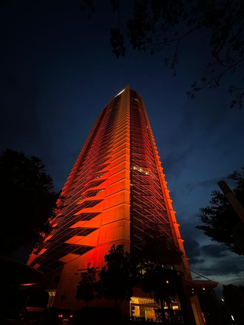 Bangunan KPWKM yang diorenkan sebagai tanda solidariti menentang keganasan terhadap wanita.