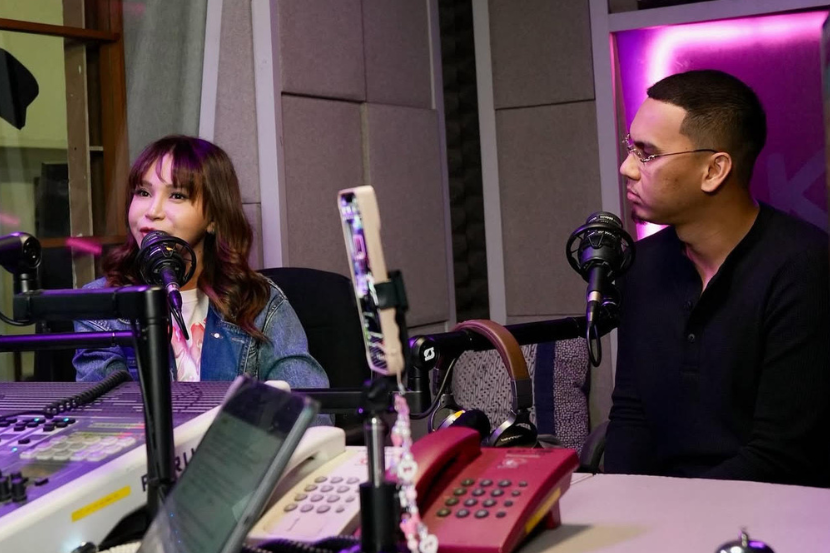 Rossa berkolaborasi bersama MK K-Clique menerusi lagu Sinaran. 