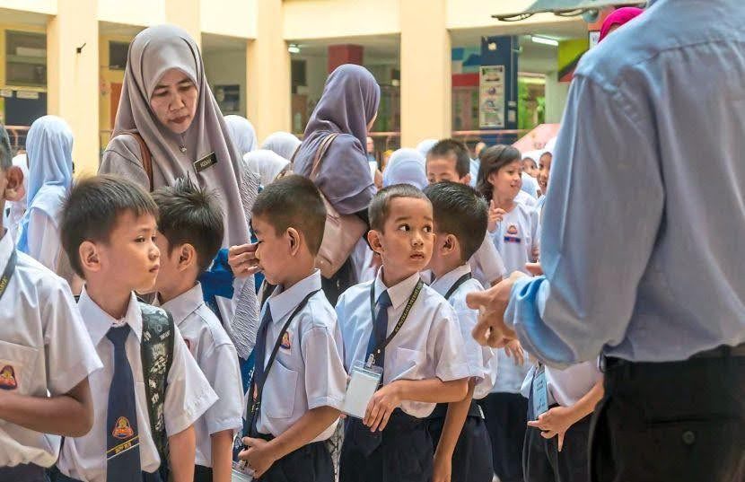 Pendidikan di Tahap 1 memberi penekanan pada penguasaan literasi dan numerasi serta pembentukan sahsiah.