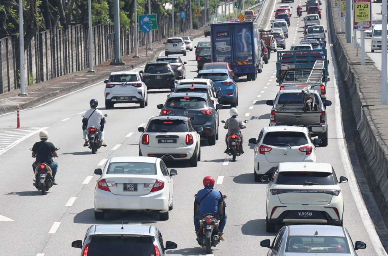 Pictureof a motorbike crashing into a car. Story on people whose car kena langgar by motor with no insurance. (MAC 15 2024) — ART CHEN/The Star