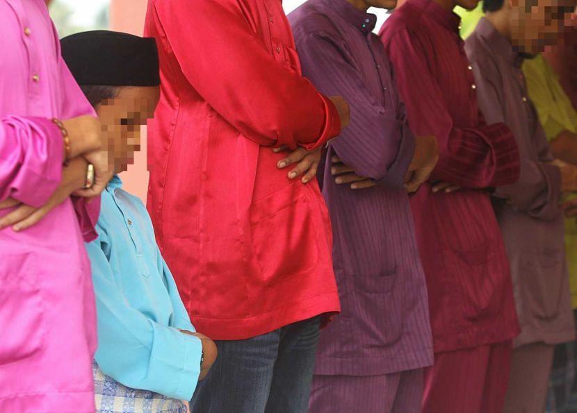 A kids do a Hari Raya praying at Ijtimaie Mosque,Tebuk Pulai,Sabak Bernam inconjunction Hari Raya Aidlifitri celebrations on August 8,2013.The Star / Shahrul Fazry Ismail