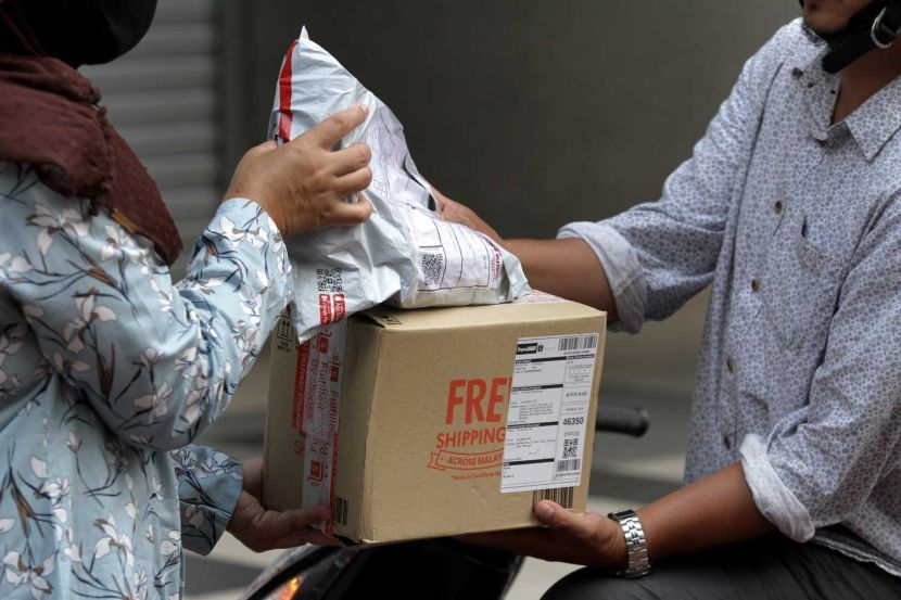 Picture for parcel scam story use